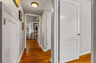 East Hill Manor with 2 Kitchens Near Beach & Downtwn - 5