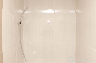 Minimalist and Cozy 3BR at Meikarta Apartment By Travelio - 7