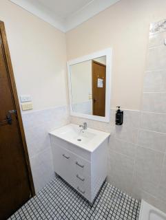 2 Bedroom Self Contained Unit - Gloucester - 4