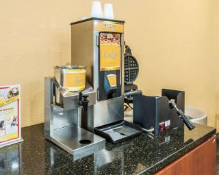 Quality Inn & Suites Kansas City I-435N Near Sports Complex - Kansas City - 2