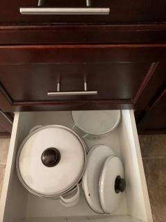 Huge Family home sleeps 10 with 3 parking spots - Kitchener - 1