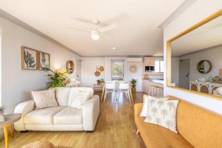 Commodore 6, 6 Intrepid Cl - water views, Air Con, Wi-Fi - Nelson Bay - 1