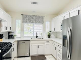 Charming Retreat in CA Valley - 6