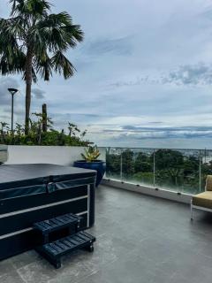 The Suite- Luxurious City Skyline - 3