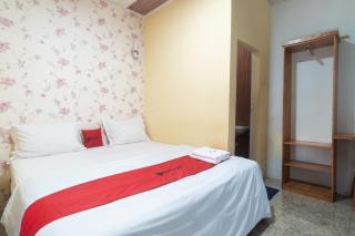 RedDoorz at Sapo Rumbia 1 Berastagi - Berastagi - 9