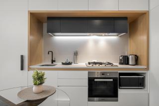 Fabulous 1-Bed with Pool and Private Courtyard DUPLICATE - Melbourne - 8