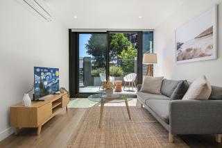 Fabulous 1-Bed with Pool and Private Courtyard DUPLICATE - Melbourne - 0