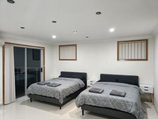 Large, Family Room with Spacious, Private Balcony - GE - Holroyd - 7