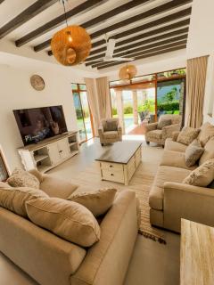 Mola Zuri Retreat - 2