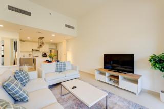 Serene 2-Bed Haven in Jumeirah Golf Estates - Dubai - 7