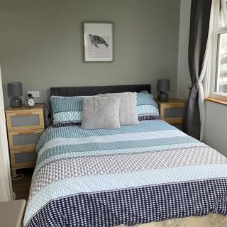 SeasideEscape-2Br-Sleeps4-Parking-PetsOK-Fireplace - 9