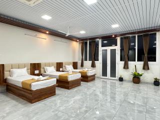 A Mountain view family suite by SS Luxury Comforts - 9