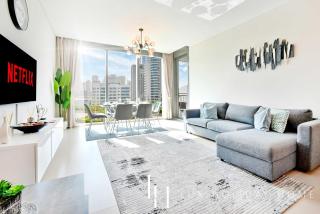 LUX 52 42 Deluxe Marina view suite 1 - 5