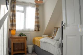 3 Bedroom home in Milton Keynes with Free Parking, WiFi and SKY TV - 3