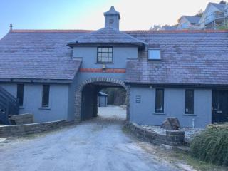 Beautiful Pendine Manor House in West Wales - 9