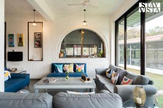 StayVista's House Below The Hill - A stylish Mountain-view villa with Pool and Games room - Matralipāda - 4