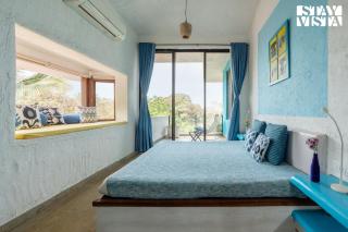 StayVista's House Below The Hill - A stylish Mountain-view villa with Pool and Games room - Matralipāda - 1