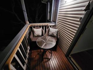 2 bedroom guest suite in a Tropical setup - Baulkham Hills - 6