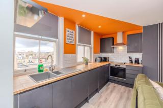 Urban Oasis l Sleek 2-Bedroom with Convenient Free Parking - Brighton & Hove - 6