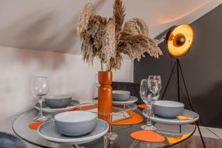 Urban Oasis l Sleek 2-Bedroom with Convenient Free Parking - Brighton & Hove - 1