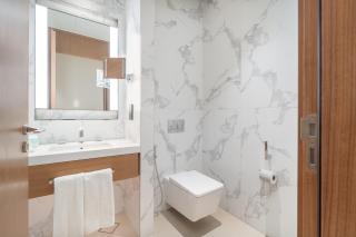 Spacious 3 Bedroom Apartment in Downtown with Burj Khalifa view - Dubai - 4