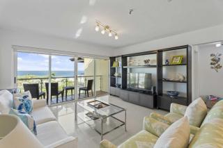 Beachfront -Bella Vista Penthouse 2BR condo - E523 - Palm-Eagle Beach - 3