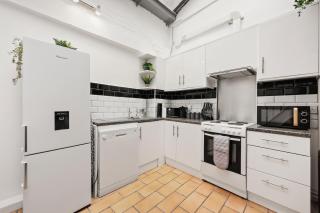 Centrally Located Spacious Three Bedroom Apartment Short Term Rental & Flexible Renting Hackney With Free Wifi - Londra - 3
