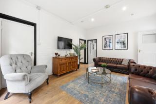 Centrally Located Spacious Three Bedroom Apartment Short Term Rental & Flexible Renting Hackney With Free Wifi - Londra - 5