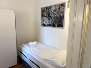 Cozy Two-Bedroom Apartment near Metro - Vienne - 2