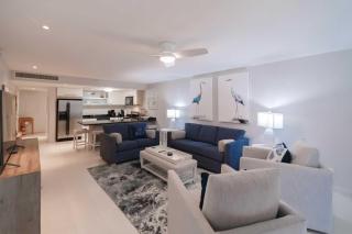 Beachfront - Garden Delight 2BR condo - E125-2 - Palm-Eagle Beach - 2