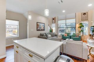 Townhouse - Urban Living with Rooftop Deck! - 6