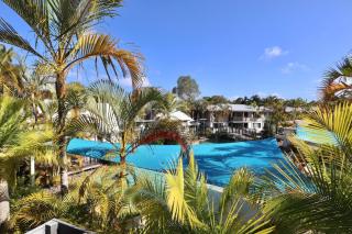 Poolside Paradise Noosa Escape - 3