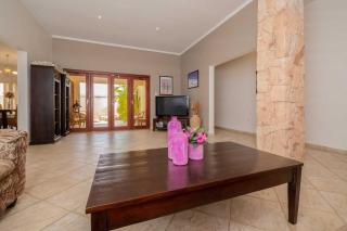 OJ88 - Private Villa with pool - 5 min from Palm Beach - 4BR house - Palm-Eagle Beach - 4