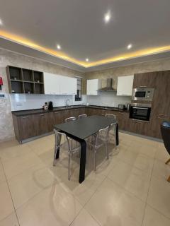 Swieqi, Luxury Apartment, 3BD - 2 BH, Sleeps 6 - 3