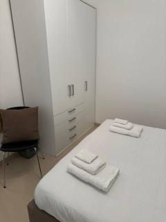 Swieqi, Luxury Apartment, 3BD - 2 BH, Sleeps 6 - 2