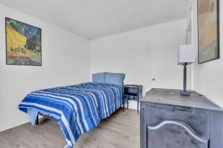 Beach Block Getaway in Seaside! - 9