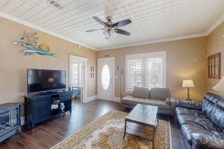 Pet -Friendly Home Walking Distance to Down St Augustine - 9