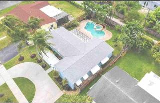 Cozy Beach Style 3-bedroom Home with Heated Pool - Hollywood - 0