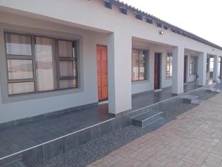 Elangeni Guest House - - 5