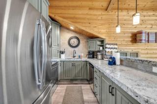 Deer Valley 2BR Condo with Hot Tub Walk to Lift - 1