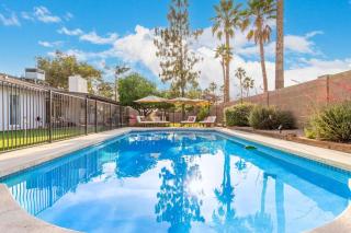 Corrine Family Oasis with Heated Pool & Putting Green - Phoenix - 8