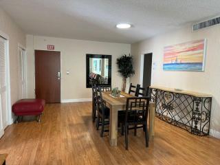 Lovely 2 bedroom with side ocean view - Hollywood - 8