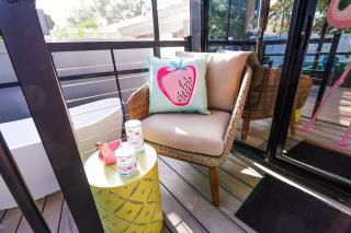 FunTropicalTinyHomeGolfCartLake - 6