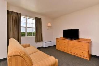 Americas Best Value Inn & Suites-Winnie - 9
