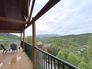 Wild Mountain Honey 3 Bedroom/3 Bath Home with Home Theater - Pigeon Forge - 7