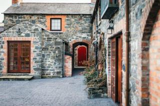 Cosy Rustic Cottages for Large Groups - - 0