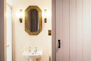 Cosy Rustic Cottages for Large Groups - - 6