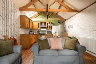 The Woodpecker Cottage - 5
