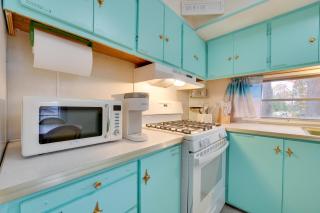 12 Mi to Skiing Manistee Lake Cottage with Fire Pit - 5