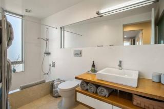 Architectural masterpiece, private beach access - Omaha - 7